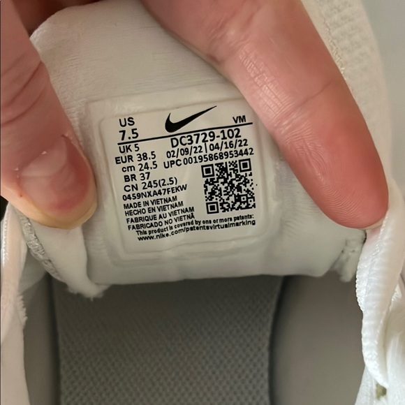 White Nike Running Shoes - Picture 5 of 7